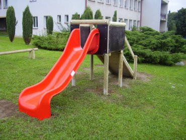Rozhľadňa so šmýkalkou a chodníkom, výška podstavy  1,0 m