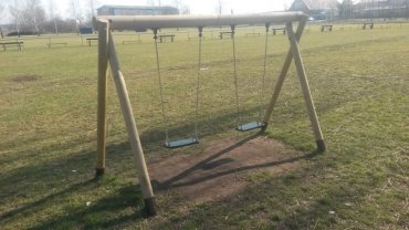 Dvojhojdačka so sedákmi  ( baby sedák + 80,- €/ks), znížená na pádovú výšku 1 m