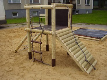 Rozhľadňa so sieťou, rebríkom a a šikmým chodníkom, výška podstavy  1,2 m