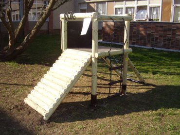 Rozhľadňa so sieťou, rebríkom, šikmým chodníkom, výška podstavy 1, 0 m