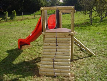 Rozhľadňa s rebríkom , chodníkom a šmýkalkou, výška podstavy 1,2 m